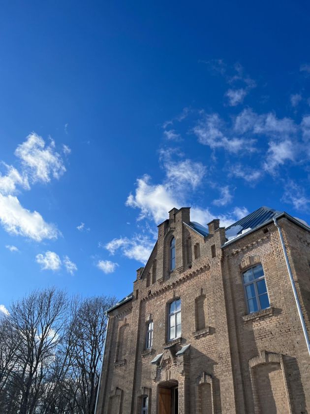 
                    Apleistas dvaras prisikelia naujam gyvenimui – virs kultūros ir meno židiniu                