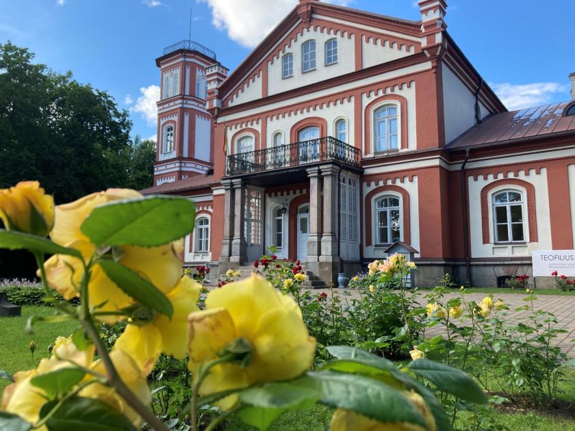 
                    Lietuvos pilys ir dvarai kviečia apsilankyti istoriniuose jų parkuose ir soduose                