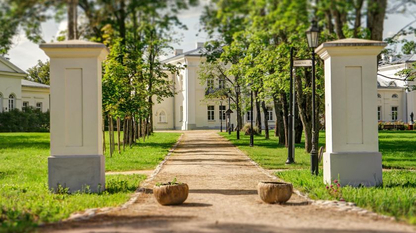 
                    Lietuvos pilys ir dvarai kviečia apsilankyti istoriniuose jų parkuose ir soduose                