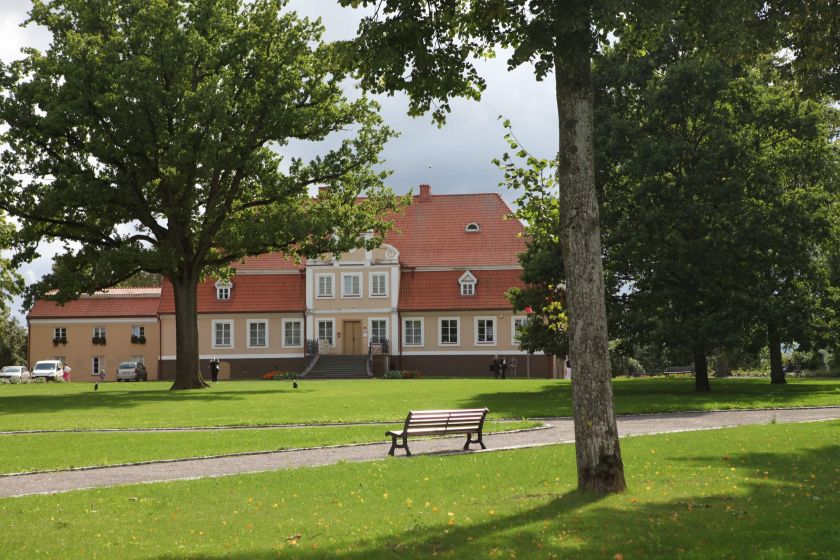 
                    Lietuvos pilys ir dvarai kviečia apsilankyti istoriniuose jų parkuose ir soduose                
