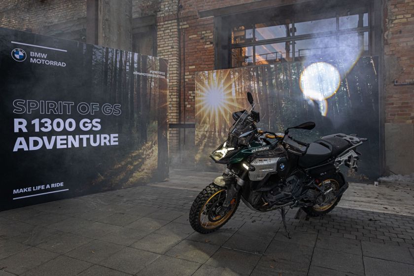 
                    BMW pristatė laukiamiausią sezono motociklą „BMW R 1300 GS Adventure“                